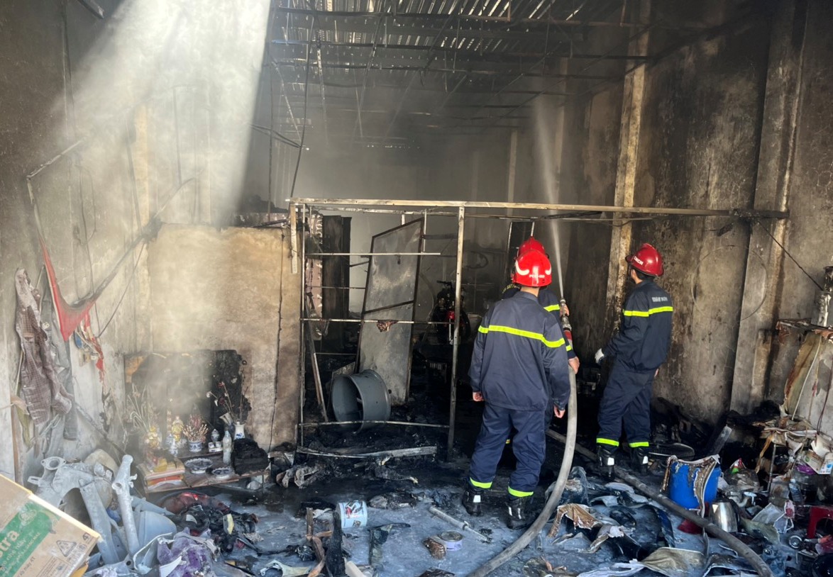 Kịp thời dập tắt đám cháy ở địa bàn phường Lãm Hà (quận Kiến An)